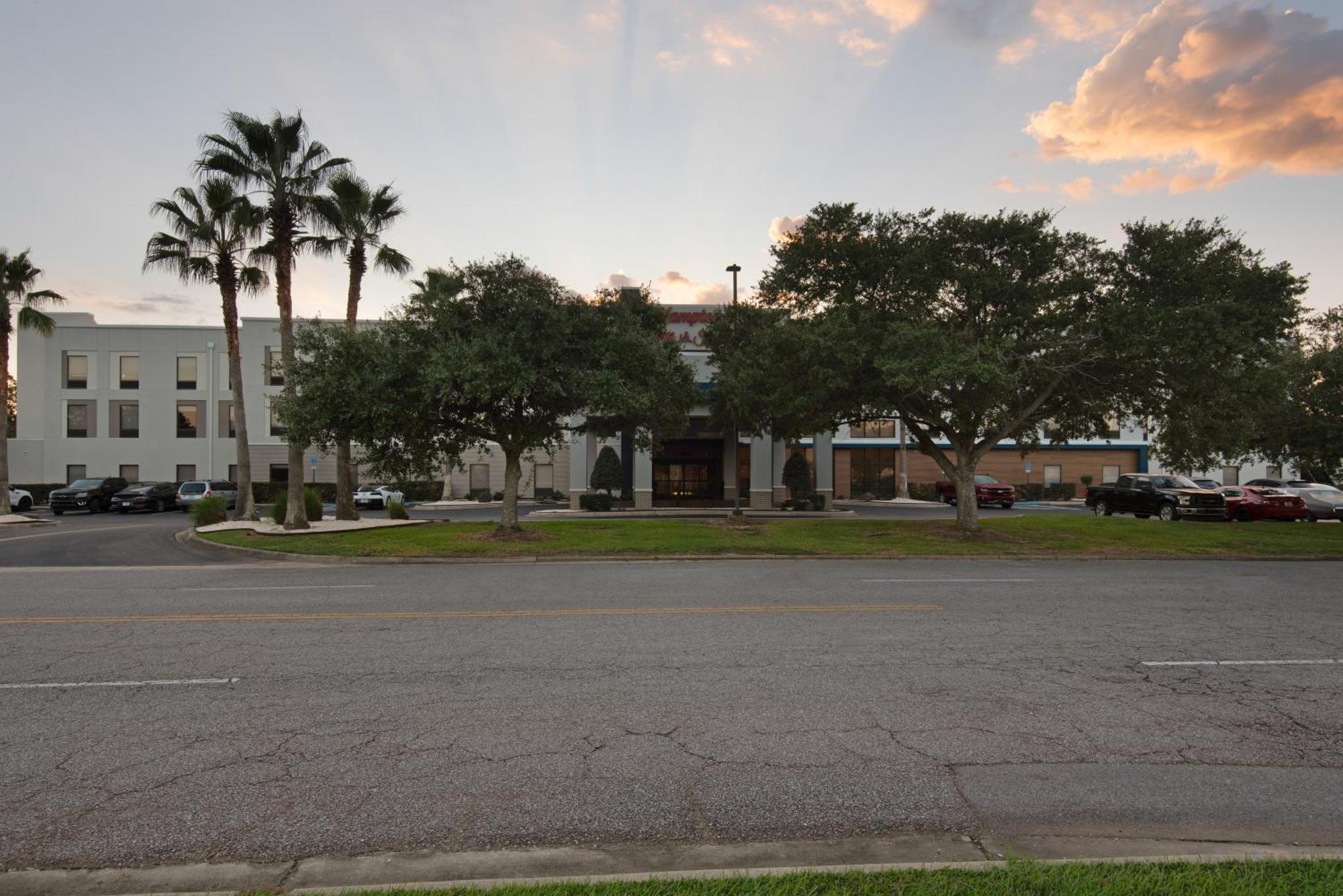 Hampton Inn & Suites Pensacola I-10 N At University Town Plaza Екстер'єр фото