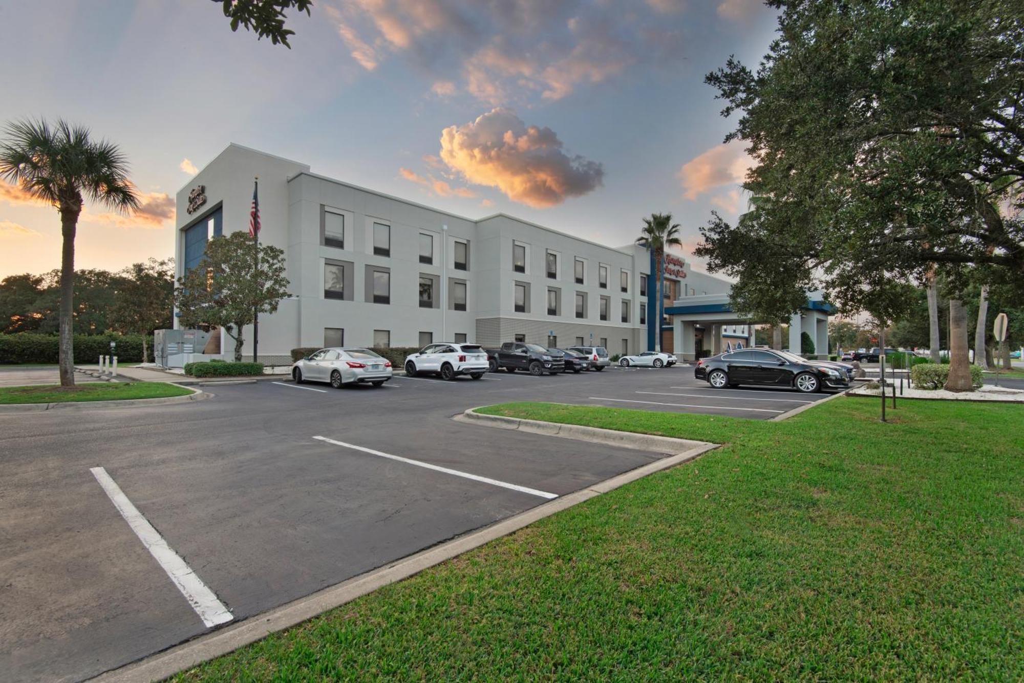 Hampton Inn & Suites Pensacola I-10 N At University Town Plaza Екстер'єр фото