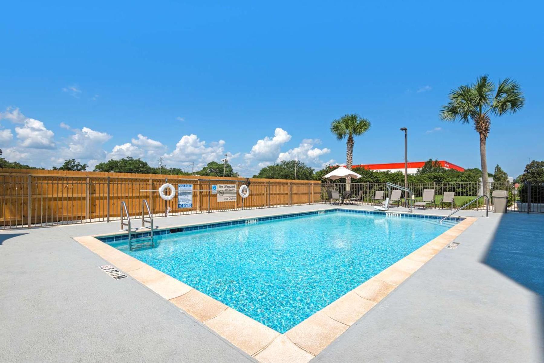 Hampton Inn & Suites Pensacola I-10 N At University Town Plaza Екстер'єр фото